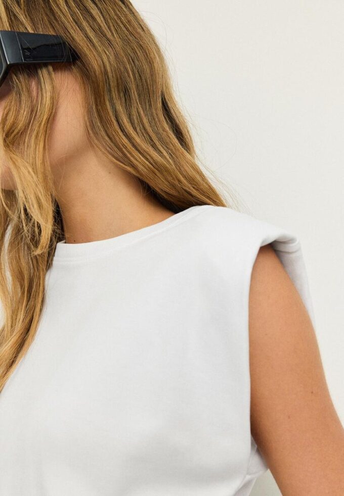 Basics-T-Shirt mit gepolsterten Schultern Basics-T-Shirt mit gepolsterten Schultern