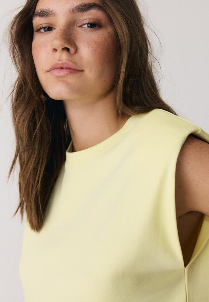Basics-T-Shirt mit gepolsterten Schultern Basics-T-Shirt mit gepolsterten Schultern