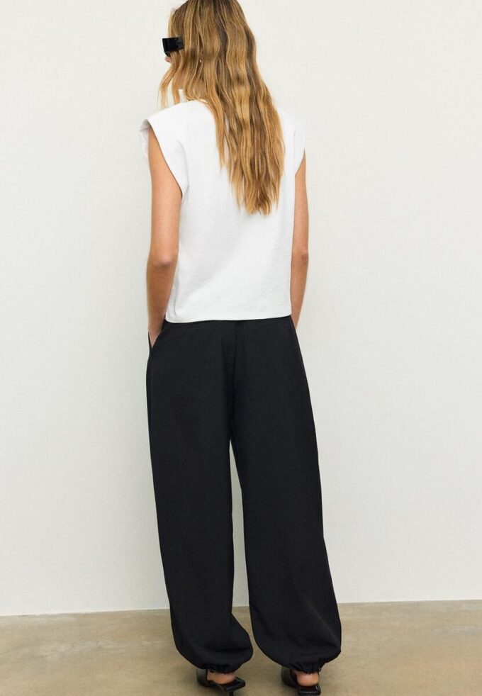 Basics-T-Shirt mit gepolsterten Schultern Basics-T-Shirt mit gepolsterten Schultern