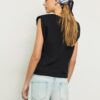 Basics-T-Shirt mit gepolsterten Schultern