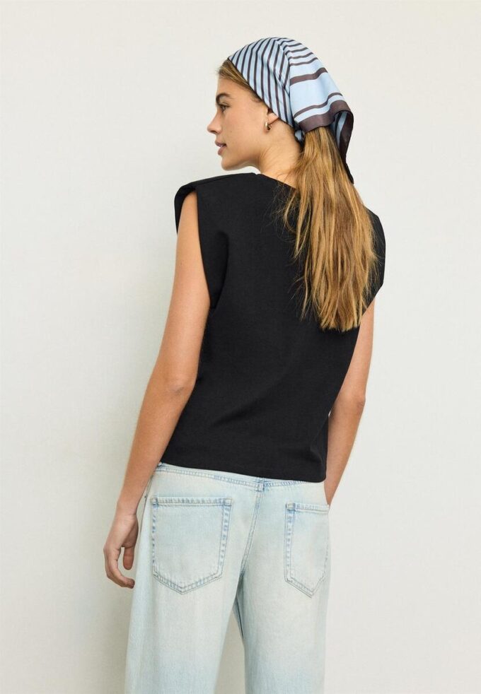 Basics-T-Shirt mit gepolsterten Schultern
