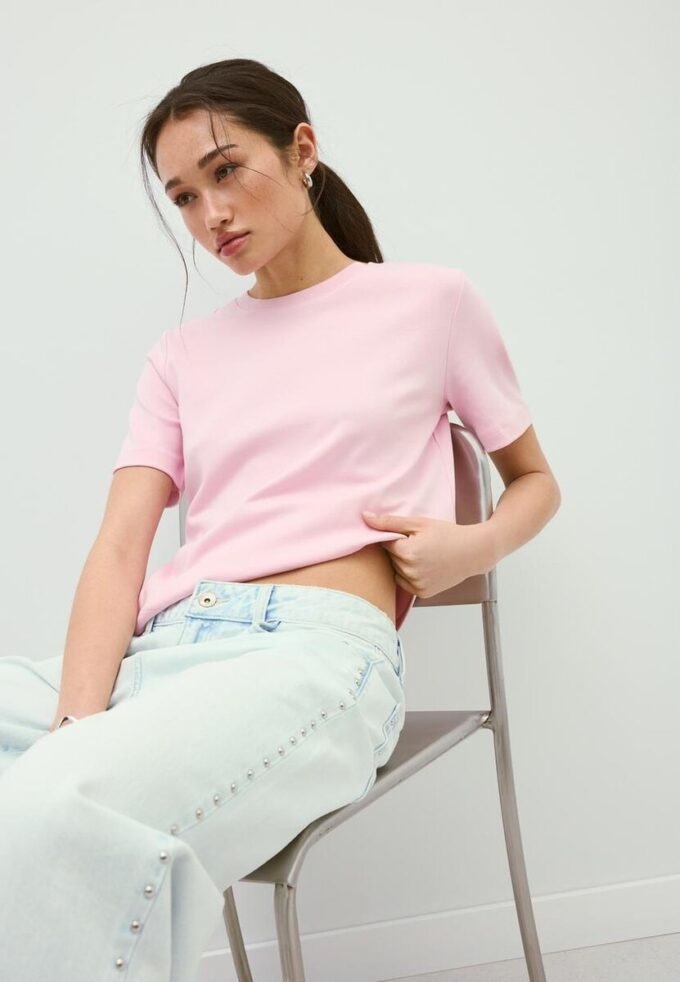 Basics-T-Shirt mit normaler Passform und schwerem Stoff Basics-T-Shirt mit normaler Passform und schwerem Stoff
