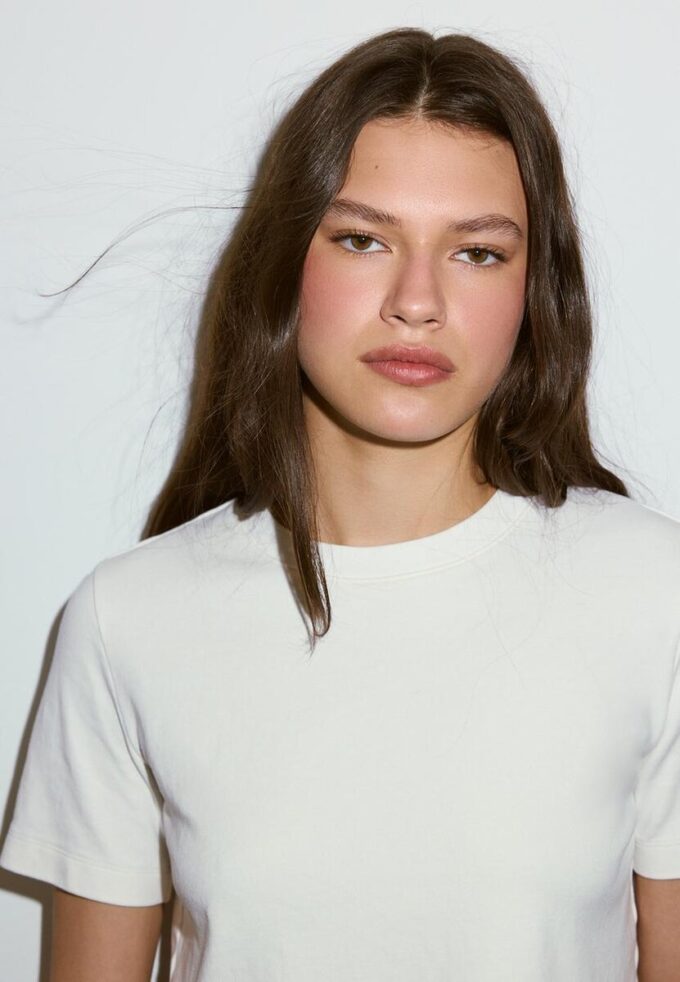 Basics-T-Shirt mit normaler Passform und schwerem Stoff
