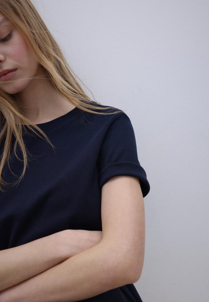 Basics-T-Shirt mit normaler Passform und schwerem Stoff Basics-T-Shirt mit normaler Passform und schwerem Stoff