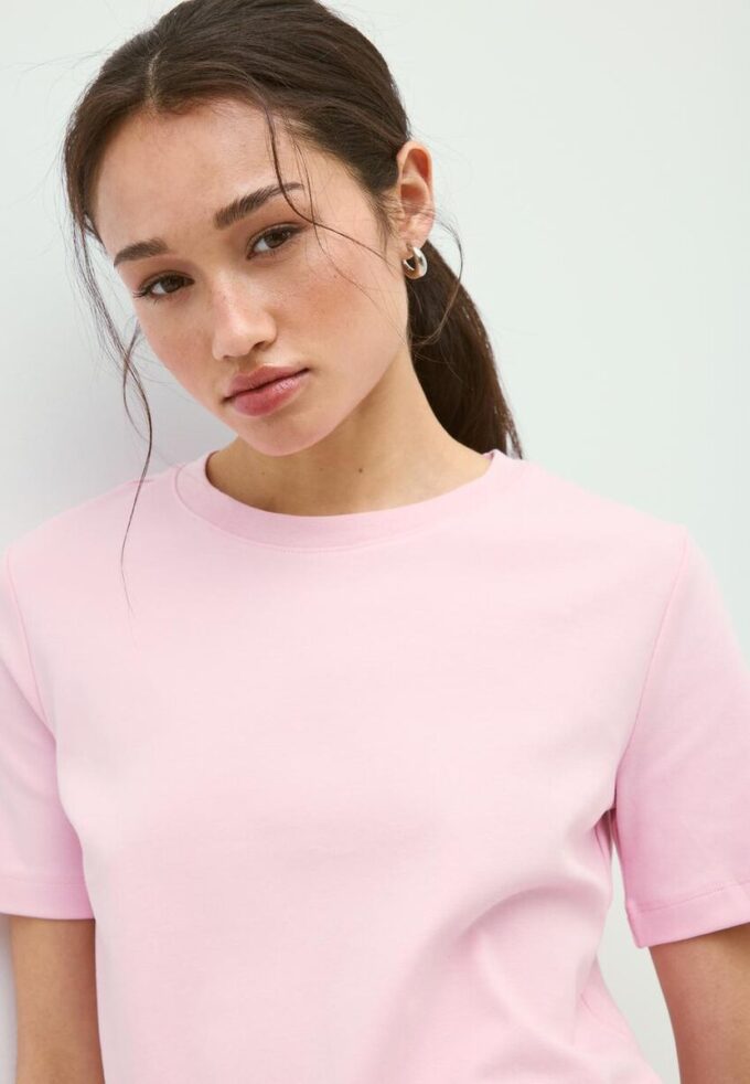 Basics-T-Shirt mit normaler Passform und schwerem Stoff Basics-T-Shirt mit normaler Passform und schwerem Stoff
