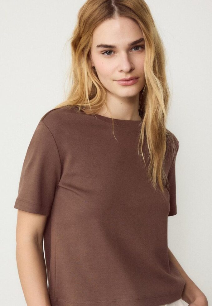 Basics-T-Shirt mit normaler Passform und schwerem Stoff Basics-T-Shirt mit normaler Passform und schwerem Stoff