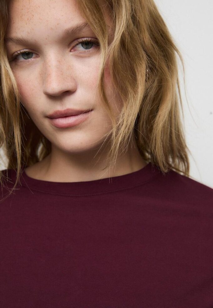 Basics-T-Shirt mit normaler Passform und schwerem Stoff Basics-T-Shirt mit normaler Passform und schwerem Stoff