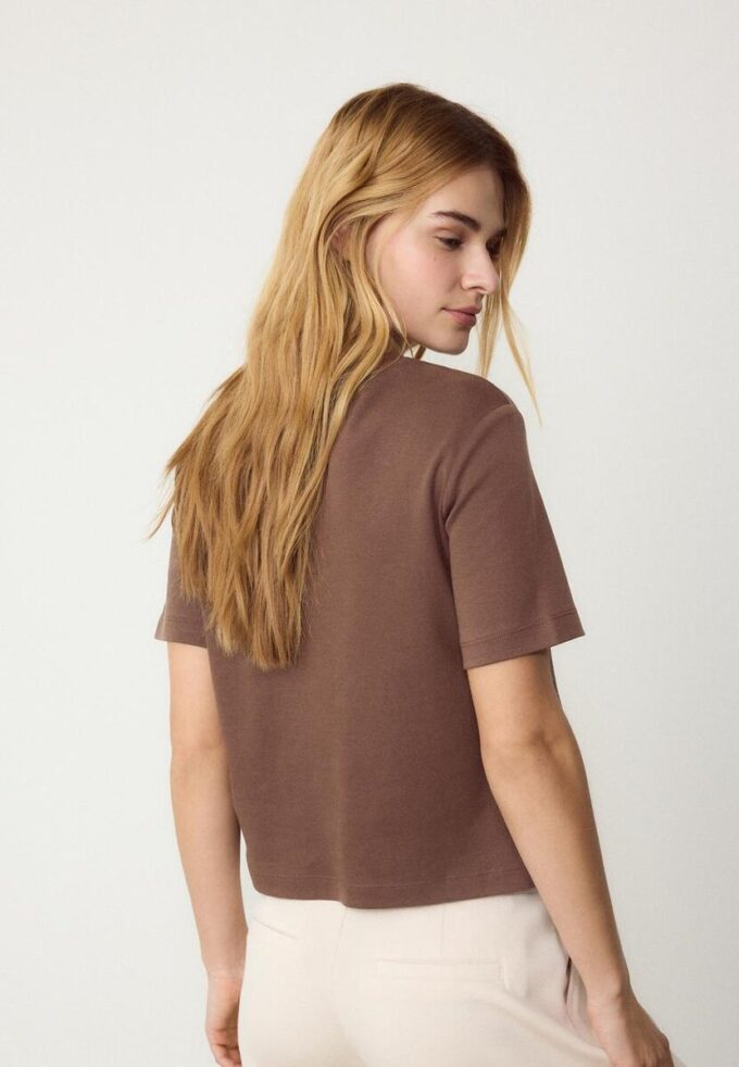 Basics-T-Shirt mit normaler Passform und schwerem Stoff Basics-T-Shirt mit normaler Passform und schwerem Stoff