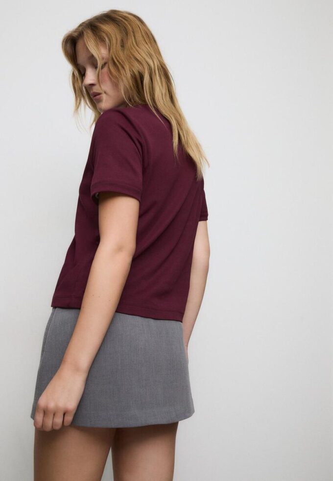 Basics-T-Shirt mit normaler Passform und schwerem Stoff Basics-T-Shirt mit normaler Passform und schwerem Stoff