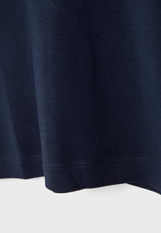 Basics-T-Shirt mit normaler Passform und schwerem Stoff Basics-T-Shirt mit normaler Passform und schwerem Stoff