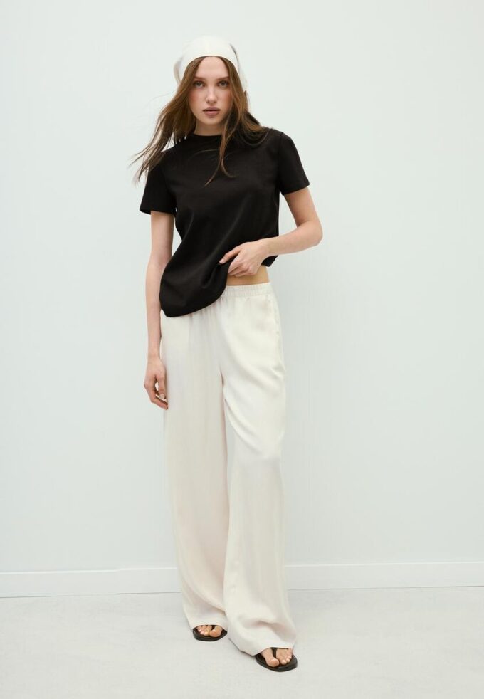 Basics-T-Shirt mit normaler Passform und Soft Touch-Gefühl