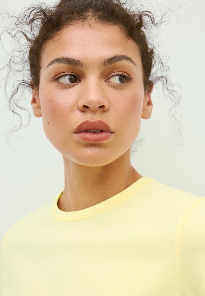 Basics-T-Shirt mit normaler Passform und Soft Touch-Gefühl