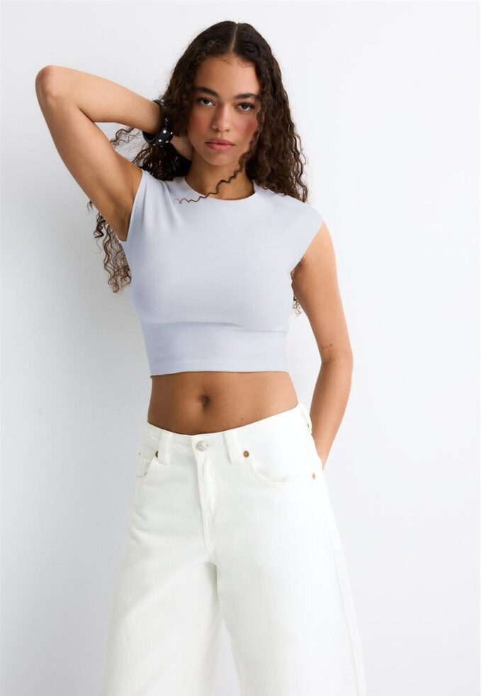 Basics tailliertes Crop-T-Shirt