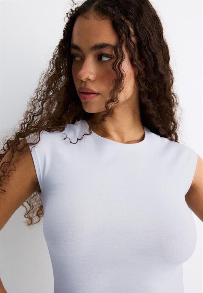 Basics tailliertes Crop-T-Shirt