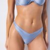 Basics-Version des brasilianischen Bikini-Slips aus Satin Basics-Version des brasilianischen Bikini-Slips aus Satin