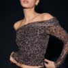 Bedrucktes asymmetrisches Tüll-T-Shirt Bedrucktes asymmetrisches Tüll-T-Shirt