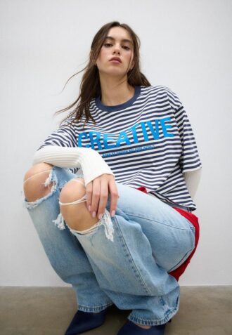 Bedrucktes, gestreiftes Kurzarm-T-Shirt
