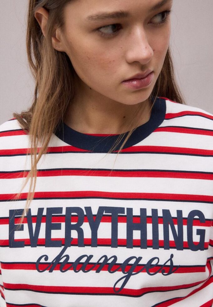 Bedrucktes, gestreiftes Kurzarm-T-Shirt Bedrucktes, gestreiftes Kurzarm-T-Shirt