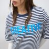 Bedrucktes, gestreiftes Kurzarm-T-Shirt Bedrucktes, gestreiftes Kurzarm-T-Shirt