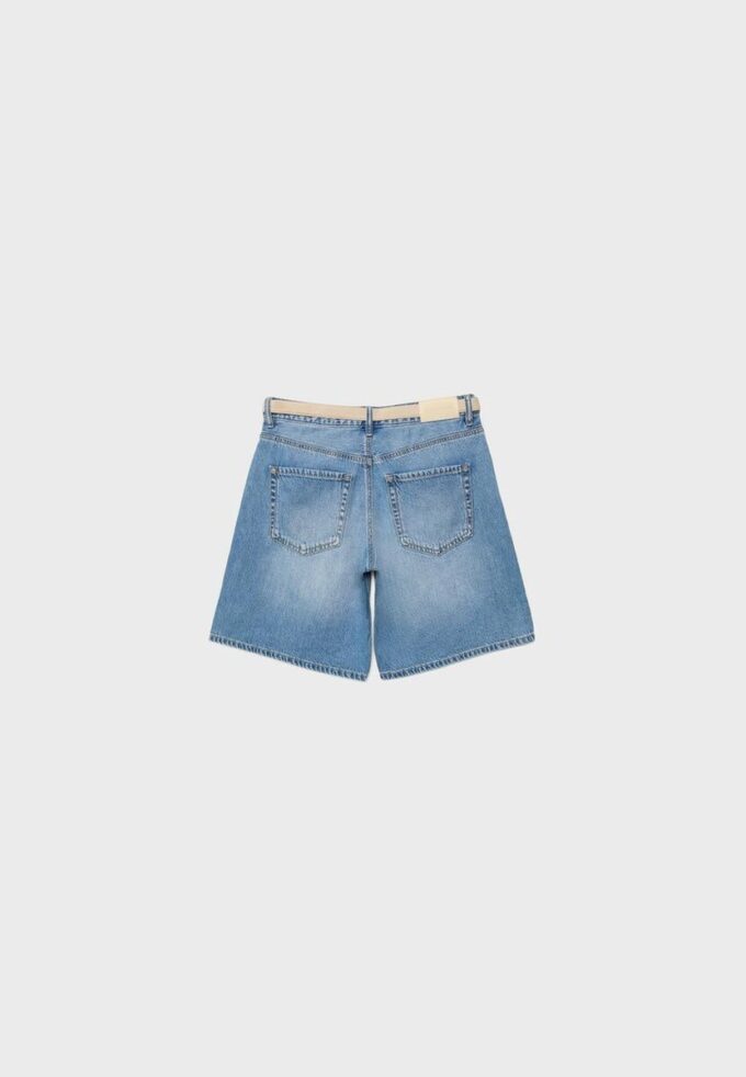 Bermudashorts aus Denim mit Gürtel Bermudashorts aus Denim mit Gürtel
