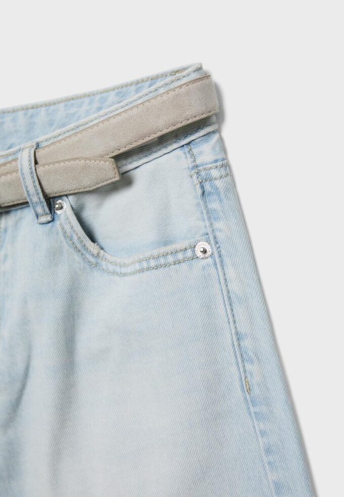 Bermudashorts aus Denim mit Gürtel Bermudashorts aus Denim mit Gürtel