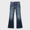Bestickte Jeans mit Schlag und aufgesetzten Taschen Bestickte Jeans mit Schlag und aufgesetzten Taschen