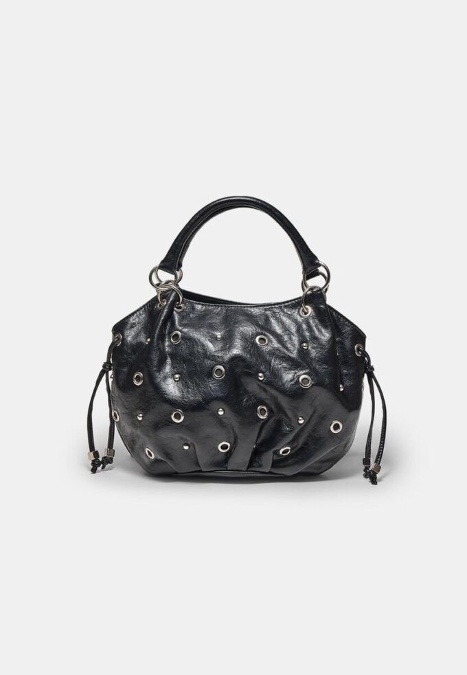 Beuteltasche mit Ösenverzierung