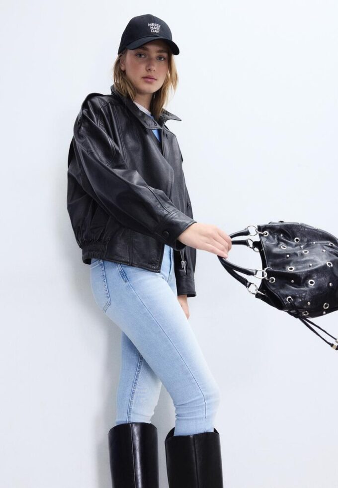 Beuteltasche mit Ösenverzierung