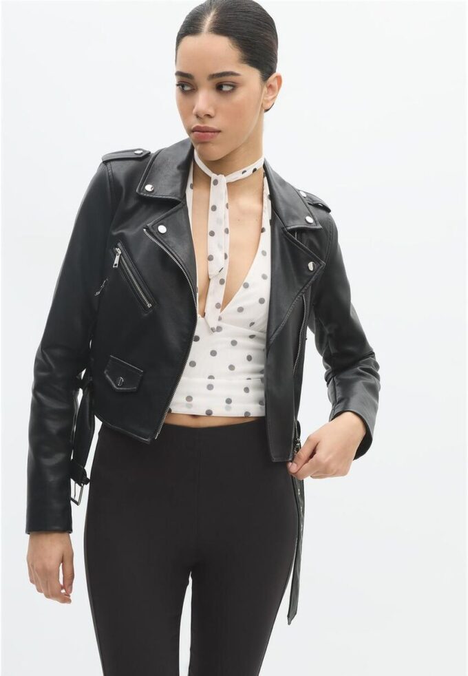 Bikerjacke aus Kunstleder mit Gürtel Bikerjacke aus Kunstleder mit Gürtel