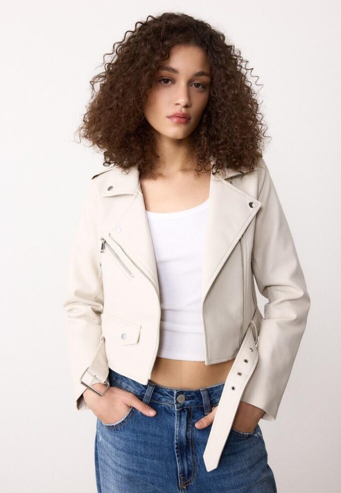 Bikerjacke aus Kunstleder mit Gürtel Bikerjacke aus Kunstleder mit Gürtel