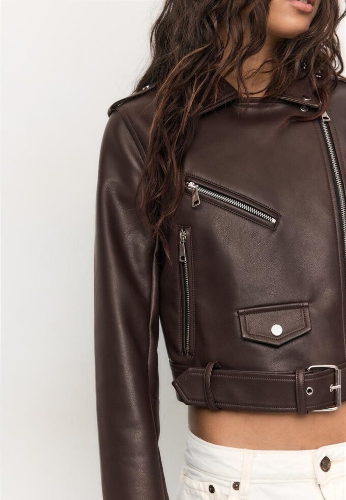Bikerjacke aus Kunstleder mit Gürtel Bikerjacke aus Kunstleder mit Gürtel