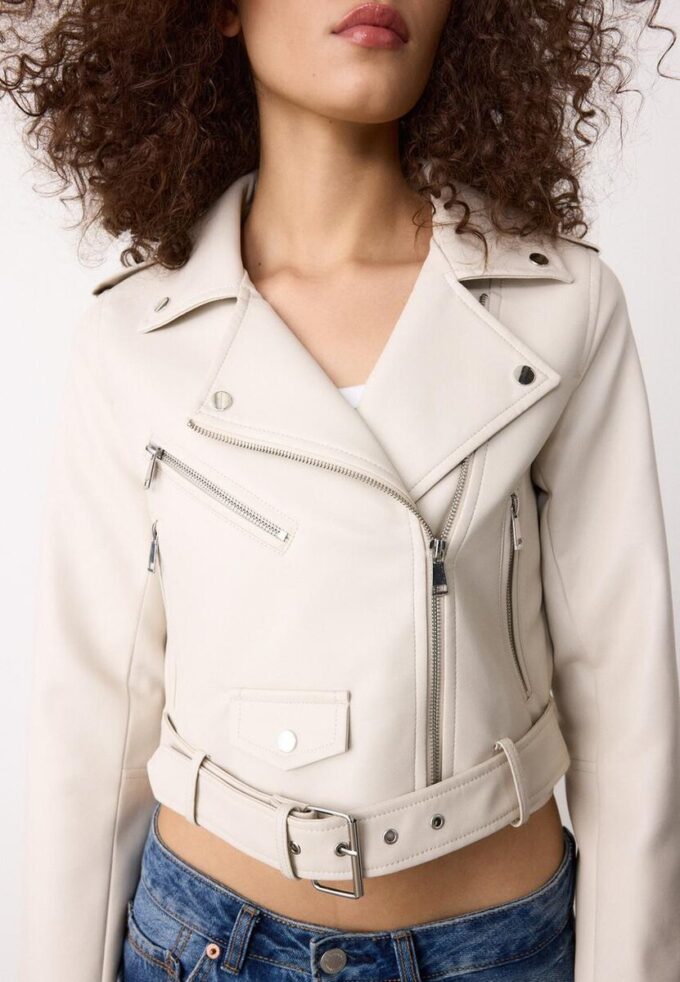Bikerjacke aus Kunstleder mit Gürtel Bikerjacke aus Kunstleder mit Gürtel