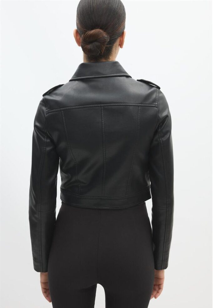 Bikerjacke aus Kunstleder mit Gürtel Bikerjacke aus Kunstleder mit Gürtel