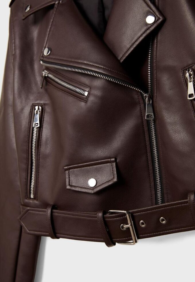 Bikerjacke aus Kunstleder mit Gürtel Bikerjacke aus Kunstleder mit Gürtel