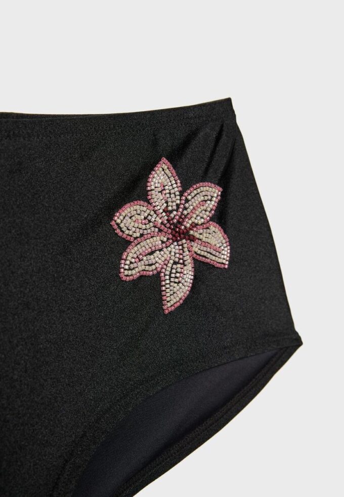Bikini-Höschen mit gestickten Blumen Bikini-Höschen mit gestickten Blumen