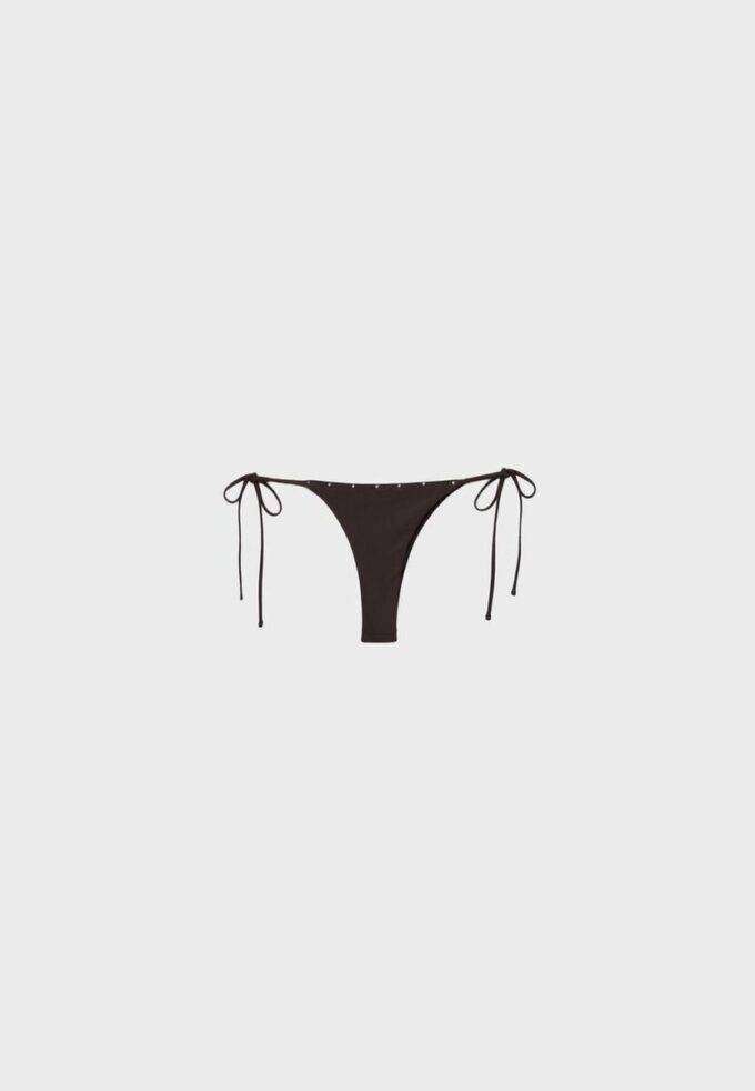 Bikini-Höschen mit Nieten und seitlichen Bändern Bikini-Höschen mit Nieten und seitlichen Bändern