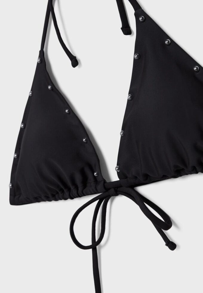 Bikini-Oberteil im Dreieck-Schnitt mit Nieten Bikini-Oberteil im Dreieck-Schnitt mit Nieten