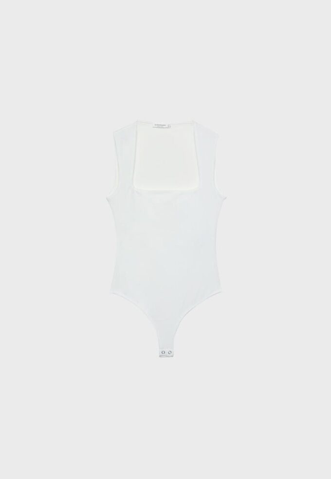 Body aus Polyamid mit quadratischem Ausschnitt Body aus Polyamid mit quadratischem Ausschnitt