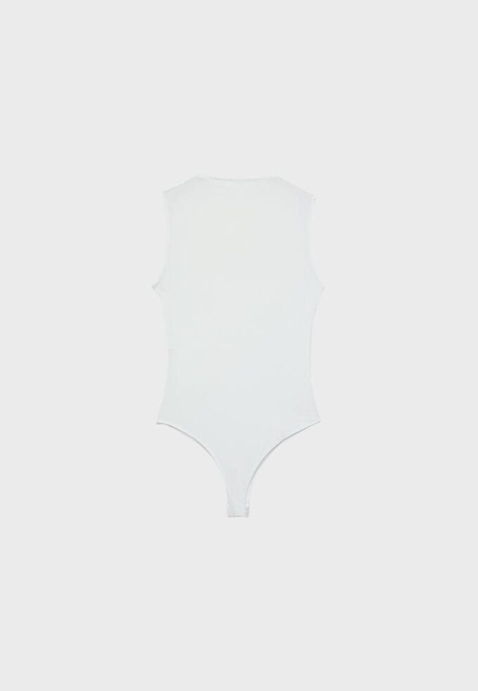 Body aus Polyamid mit quadratischem Ausschnitt Body aus Polyamid mit quadratischem Ausschnitt