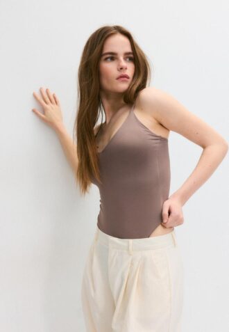 Bodysuit mit V-Ausschnitt und Trägern