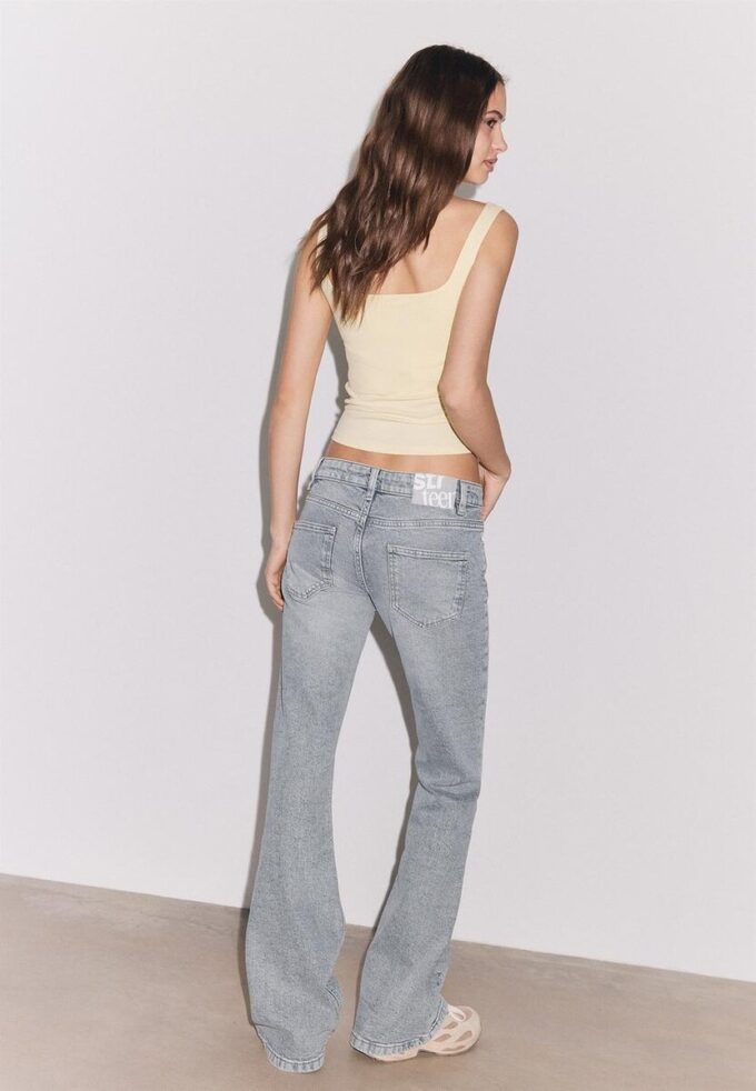 Bootcut-Jeans mit niedriger Taille