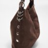 Bucket-Tasche aus Kunstwildleder mit Riemendetail