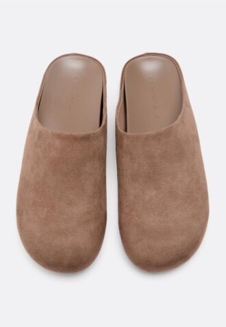 Clogs aus Kunstwildleder
