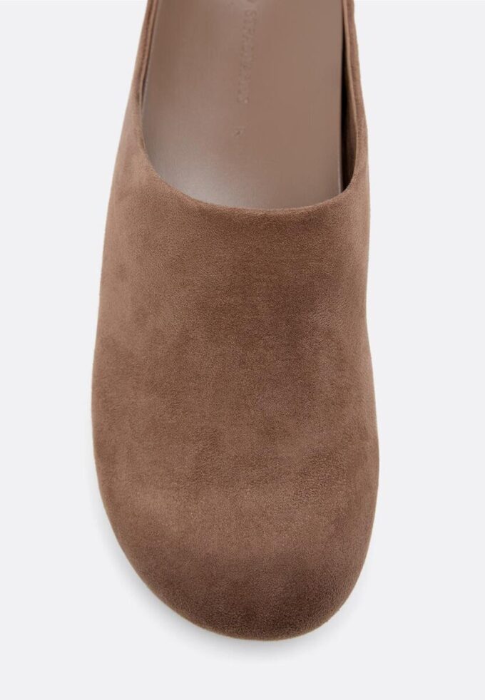 Clogs aus Kunstwildleder