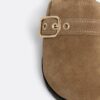 Clogs aus Spaltveloursleder mit Schnalle