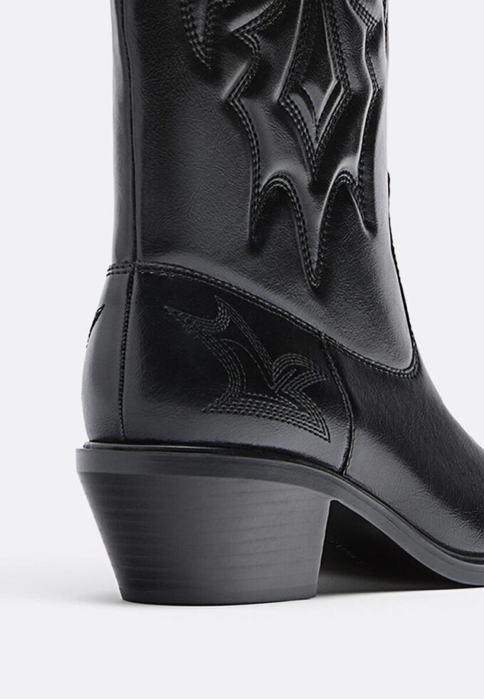 Cowboystiefel mit Absatz Cowboystiefel mit Absatz