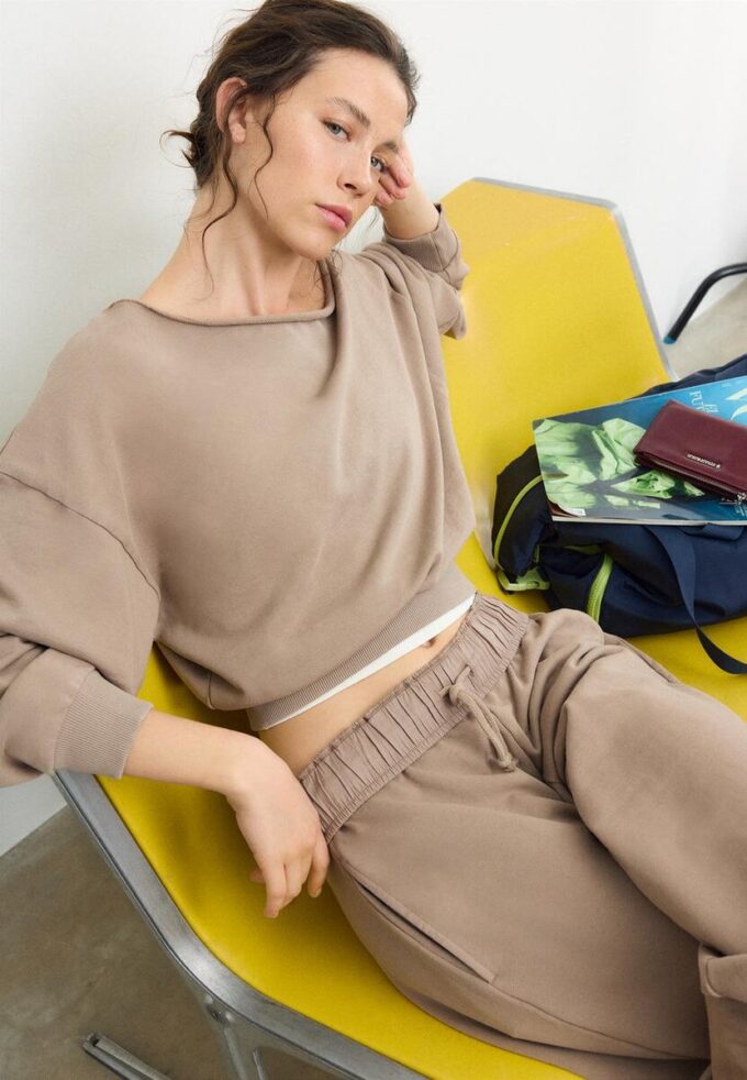 Cropped-Sweatshirt im Washed-Look Cropped-Sweatshirt im Washed-Look