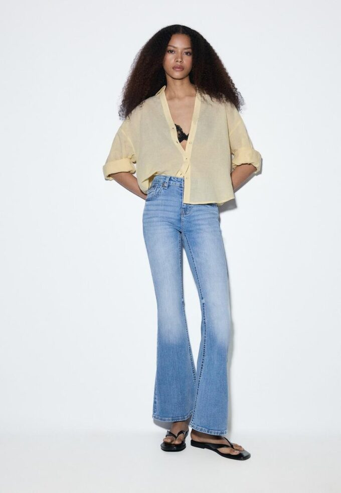 D04 Low-Rise-Jeans mit Flared-Bein
