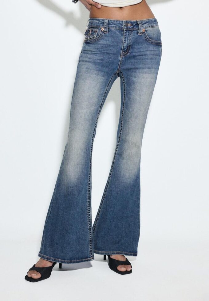 D04 Low-Rise-Jeans mit Flared-Bein