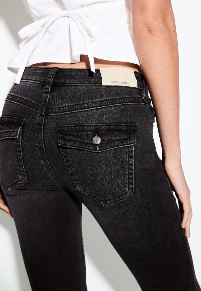 D04 Low-Rise-Jeans mit Flared-Bein